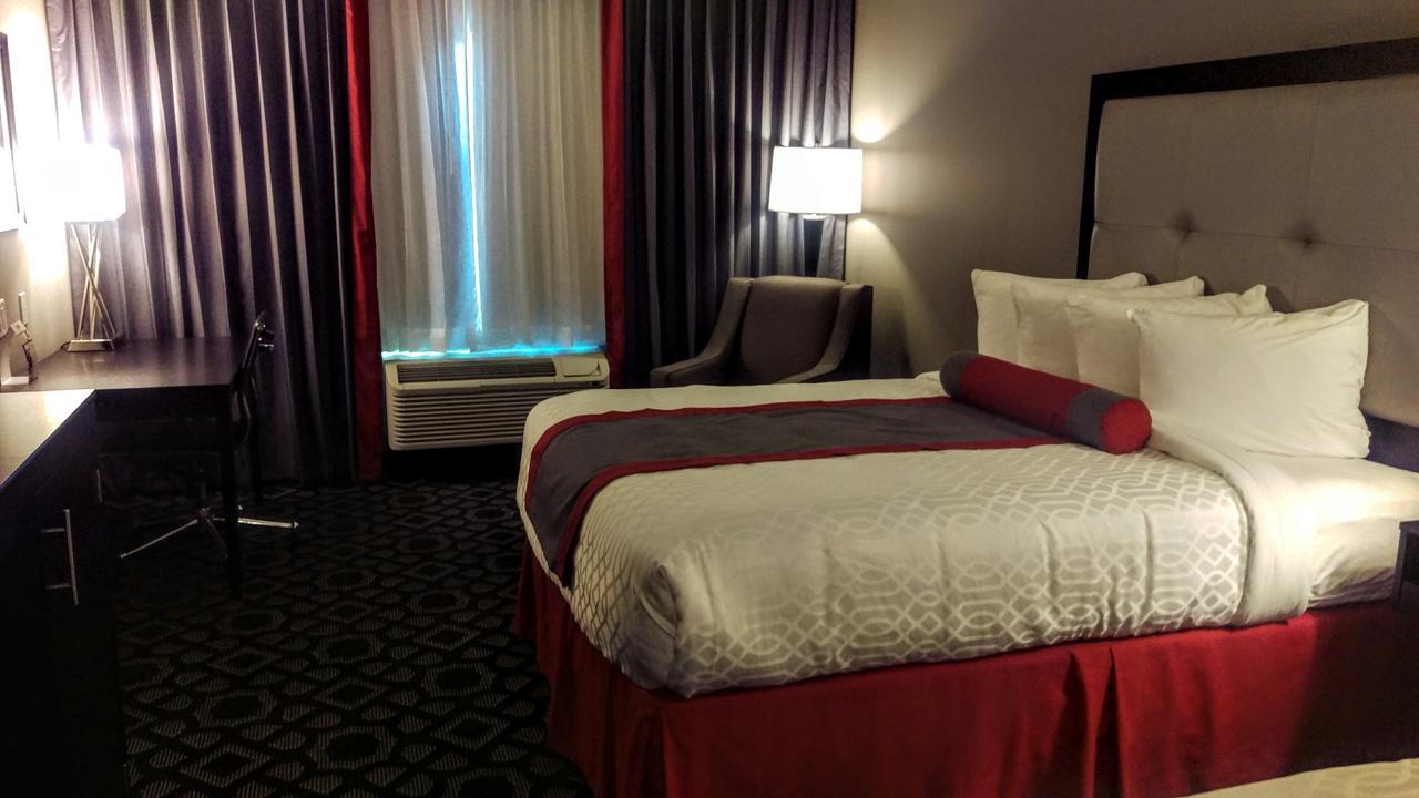 Best Western Plus Laredo Inn & Suites Room photo